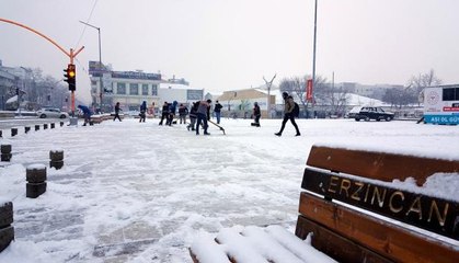 Yurdun Doğu illerinde günlerdir devam eden kar yağışı etkisini artırıyor