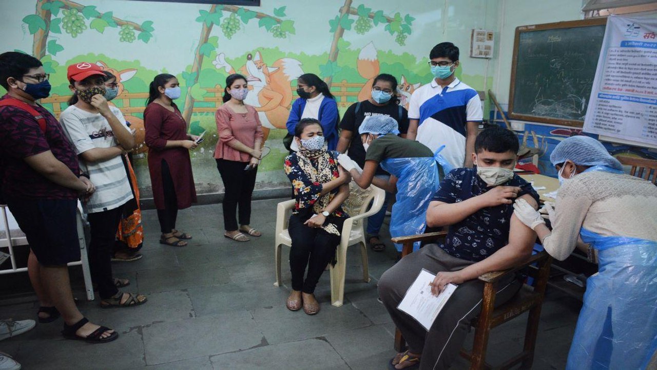 Corona vaccine administered to 15-18 age group at centres