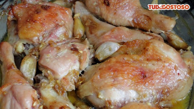 Coxa e sobrecoxa assada molhadinha