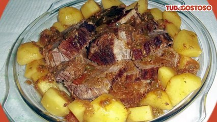 Lagarto assado na pressão com batatas