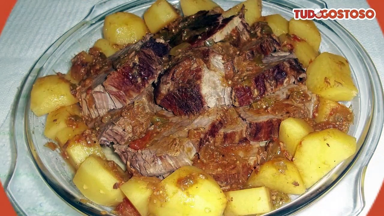 Lagarto assado na pressão com batatas