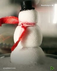 Crean una bola de cristal navideña que genera su propia nieve real_