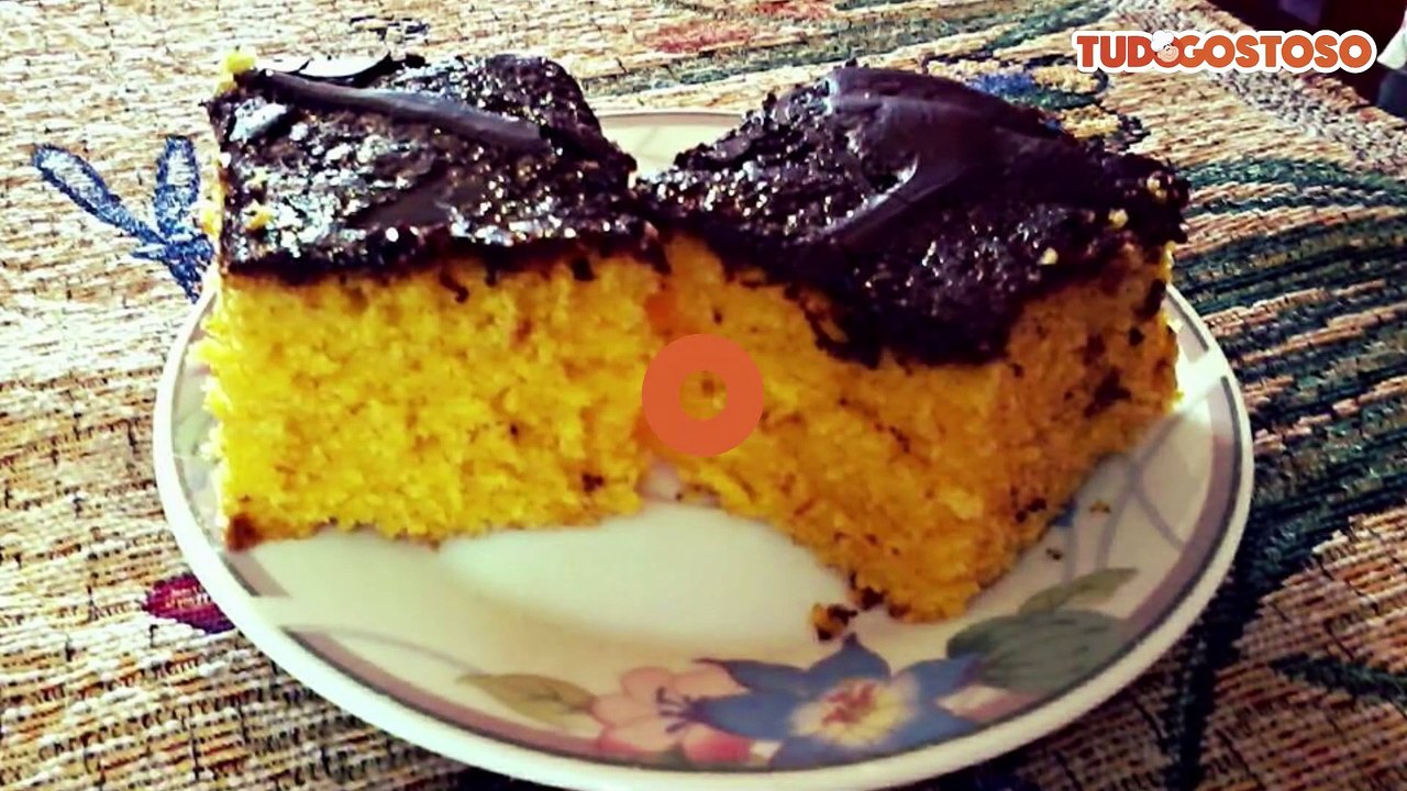 Bolo de cenoura e laranja