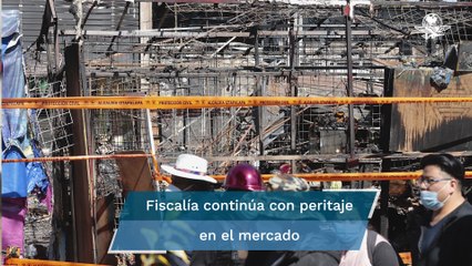 Comerciantes rescatan mercancía, tras incendio en mercado de La Purísima