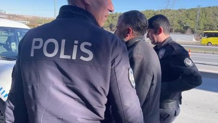 GAZİANTEP - Bariyerlere çarpan otomobildeki 2 kişi yaralandı