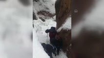 Doğa tutkunları kar altında Eğribucak Kanyonu'na yürüdü