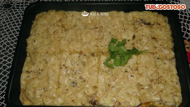 Macarrão com carne moída e queijo ao forno