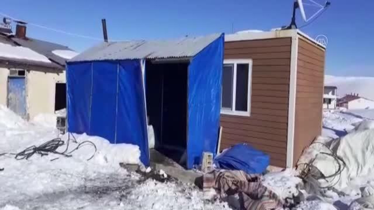 Yaşlı adam yalnız yaşadığı prefabrik evde çıkan yangında öldü