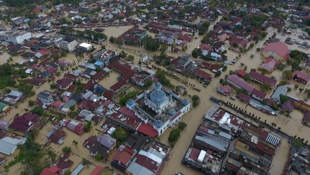 1 dead, thousands displaced in Indonesia flooding