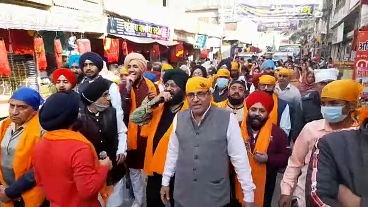 महान नगर कीर्तन में उमड़ा श्रद्धालुओं का हुजूम