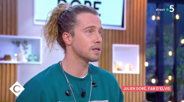 Julien Doré se réjouit de revoir des images de lui et de son groupe au Hit Machine