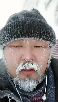 Il se filme dehors alors qu'il fait -50°C