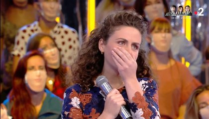 N'oubliez pas le paroles : la Maestro Caroline, émue aux larmes par une chanson