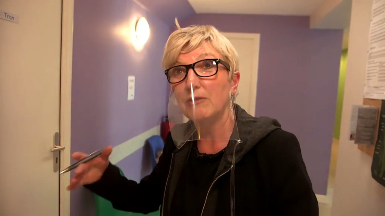 Zone interdite : ex-candidate de Koh-Lanta, Véronique tente de résoudre un conflit entre un kiné et un artisan à Lille