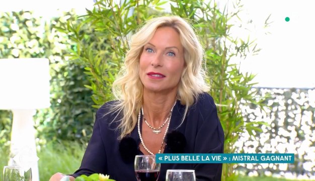 Rebecca Hampton évoque ses débuts difficiles dans Plus belle la vie