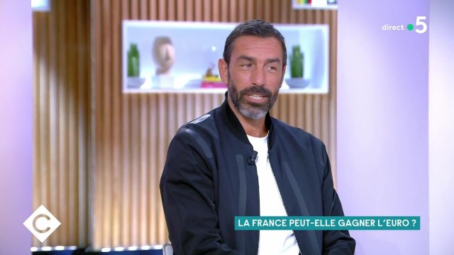 Euro 2000 : Robert Pirès raconte s'être incrusté sur toutes les photos des Bleus après leur victoire