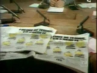 Les medias dénoncés par coluche