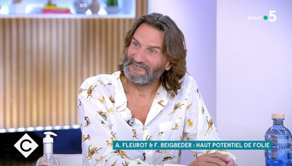 Frédéric Beigbeder offre de la vodka à Anne-Elisabeth Lemoine