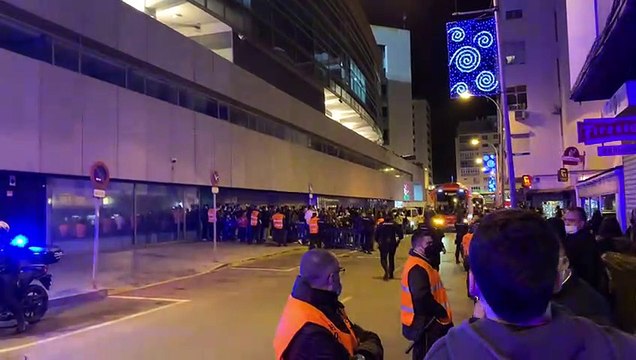 Así ha llegado el autobús del Sevilla FC al Nuevo Mirandilla de Cádiz