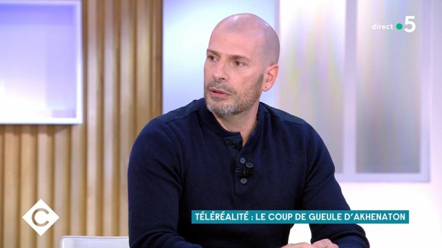 Akhenaton pousse un coup de gueule contre la télé-réalité, la seule chose qu'il a interdite à ses enfants