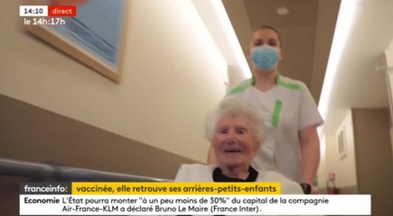 A 100 ans, elle retrouve ses petits enfants après avoir été vaccinée