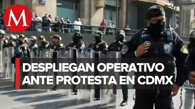Equipo antimotines llega a protesta de policía auxiliar jubilados y pensionados