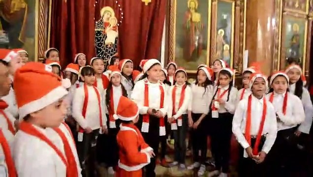 سنة ورا سنة عينك علينا.. احتفالات أطفال كنائس الأقصر بالعام الجديد بملابس بابا نويل