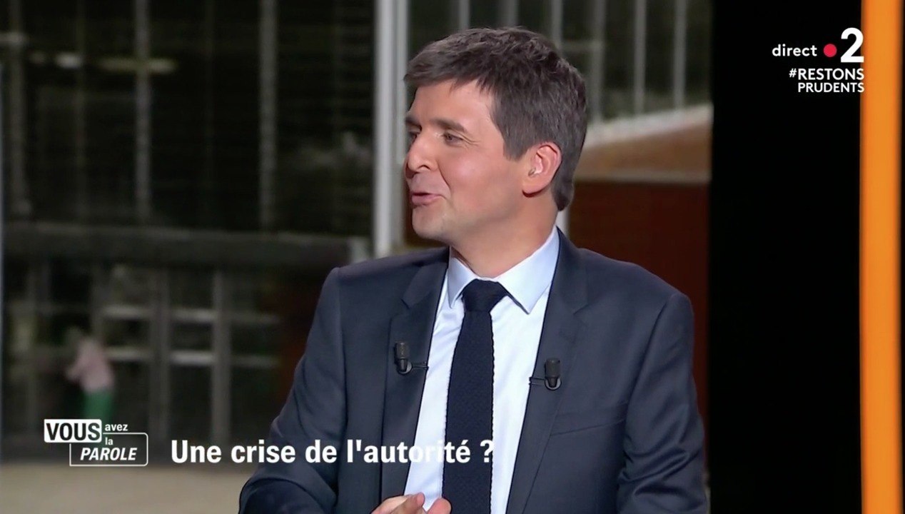 Vous avez la parole : Thomas Sotto mouche Gabriel Attal et surprend Léa Salamé en livrant un secret sur l'émission