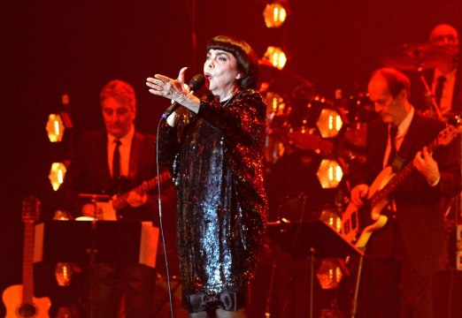 Mort de Diego Maradona : Mireille Mathieu raconte une anecdote insensée qui la lie au footballeur