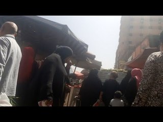 تجمعات كبيرة في سوق إمبابة لشراء الخضر والفاكهة رغم الحظر