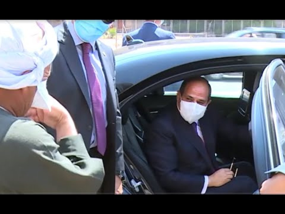 أنا مش بعيد عنكم.. مواقف إنسانية للسيسي مع المصريين خلال شهر