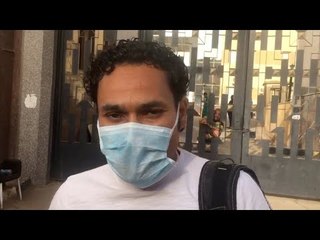 لحظة خروج أحد متعافي كورونا من مستشفى أسوان التخصصي