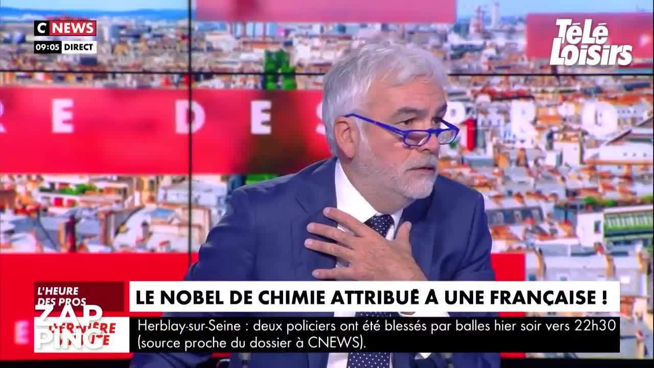 Pascal Praud s'emporte (avec humour) contre ses chroniqueurs, des "boulets" selon lui !