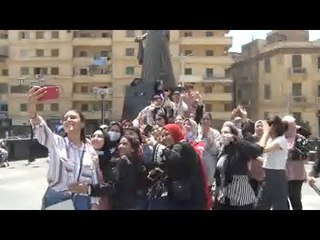 طالبات الثانوية بالمنصورة يحتفلن بانتهاء الامتحانات بالزغاريد