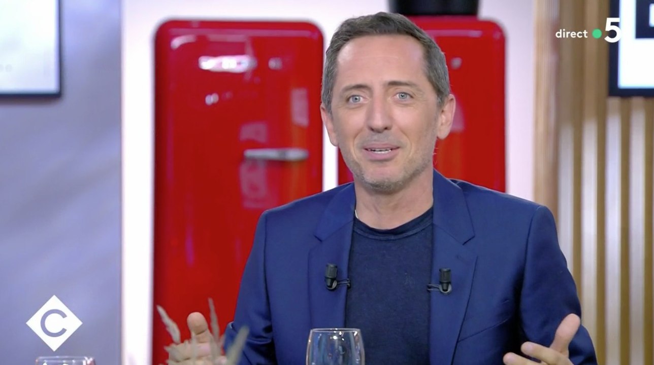 C à vous : Gad Elmaleh ironise sur le nouveau compagnon d'Alessandra Sublet : "Le blond !"