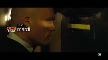 Les poings contre les murs