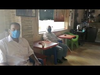 بالمطهرات والمسافة الآمنة.. الحياة تعود إلى مقاهي الغردقة