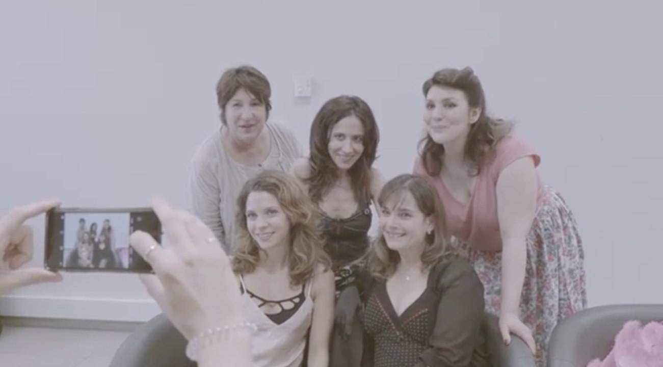 Plus belle la vie : les coulisses du numéro burlesque de Blanche, Claire, Léa et Samia