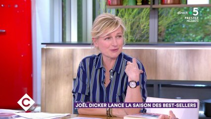 Anne-Elisabeth Lemoine embarrassée par l'une de ses questions à Joël Dicker