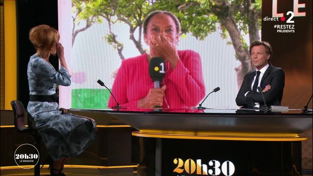 Christiane Taubira danse dans 20h30 le dimanche alors qu'elle se croit hors caméra