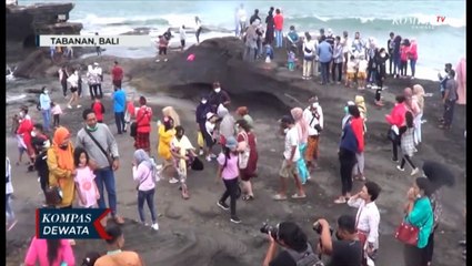 Wisata Tanah Lot Ramai Pengunjung