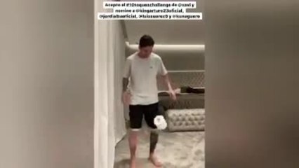 Coronavirus - Messi jongle avec du papier toilettes pour le #Stayathomechallenge