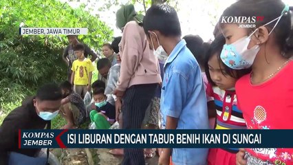 Anak-anak Isi Liburan Sekolah dengan Tabur Benih Ikan di Sungai