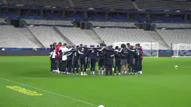 Les Bleus observent une minute de silence, quatre ans après les attentats de Paris