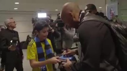 Impact - Henry accueilli en héros à l'aéroport