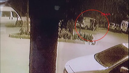 Büyükçekmece'de otomobil kundaklayıp kaçtılar