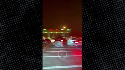 Yılbaşı gecesi çekilen görüntü tartışma yarattı! 'Zam saati gelsin diye köprü kapatıldı' iddiası