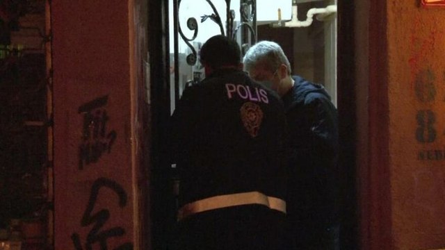 Kocasını bıçakladı, kızını rehin aldı