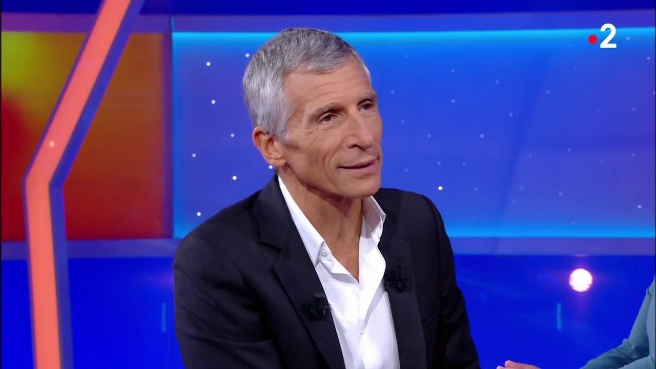 Nagui impressionné par la voix grave et "sexy"...