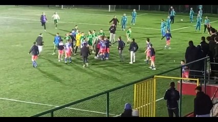 İstanbul'daki maçta ortalık savaş alanına döndü